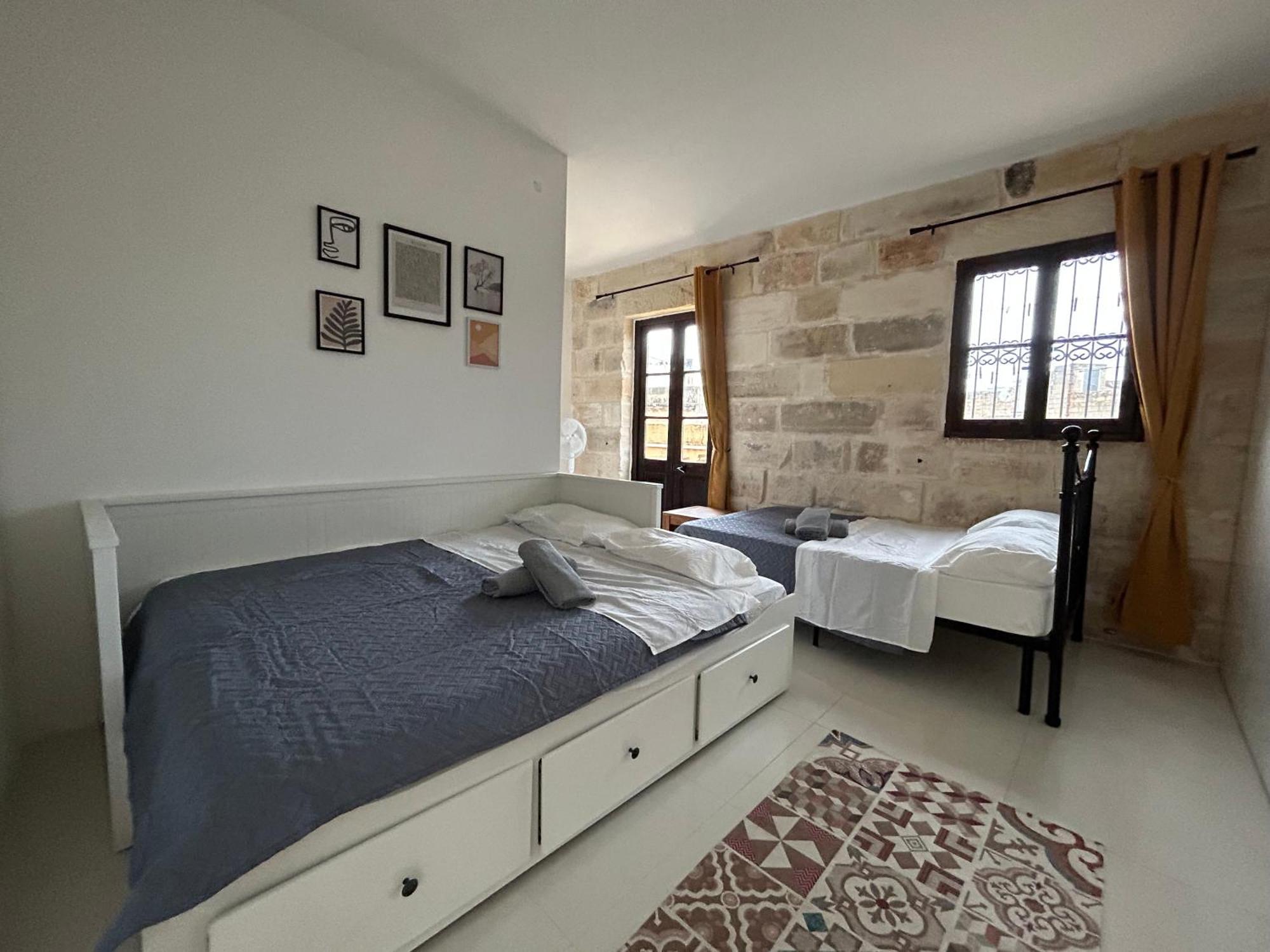 Traditional House Of Character With Terrace - Central, Cozy & Calm Apartment Birkirkara ภายนอก รูปภาพ